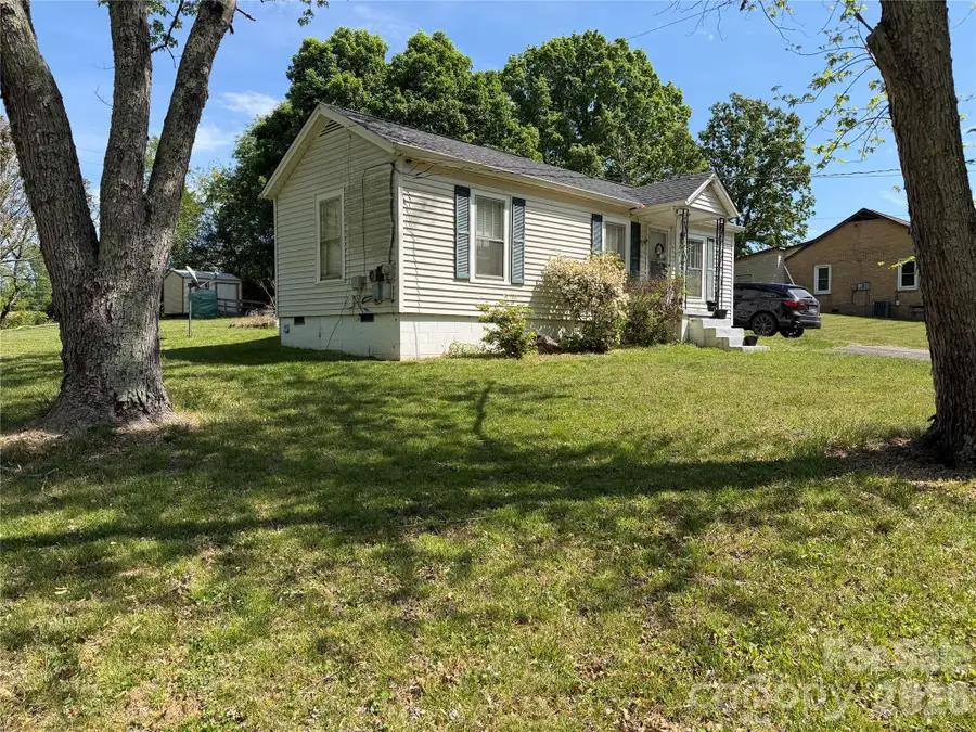 1131 15th Street Sw, Hickory, NC 28602 - #2