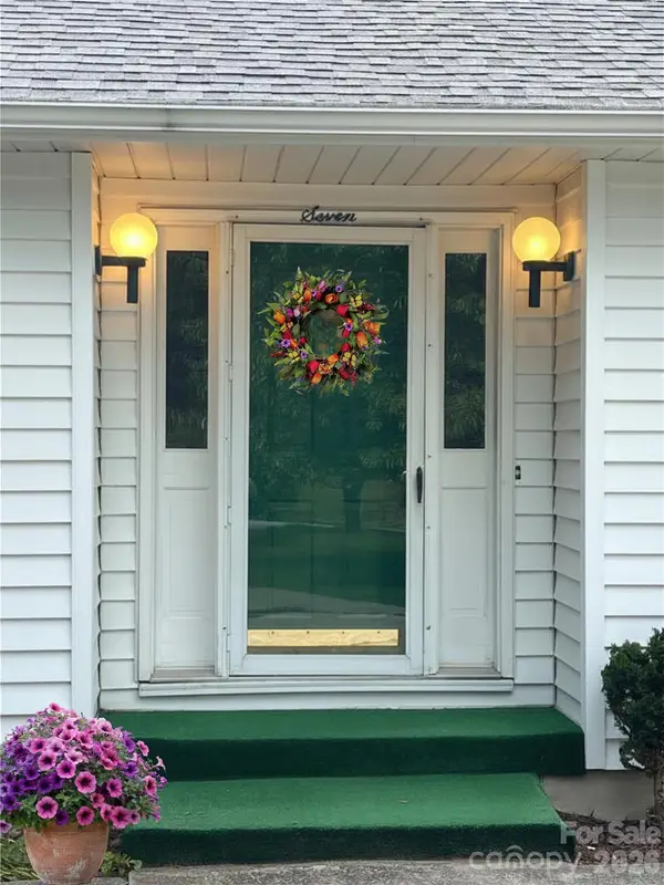 7 Teaneck Circle, Hendersonville, NC 28791