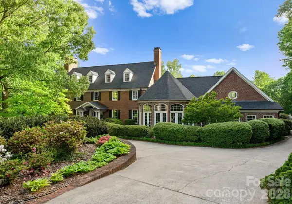 240 21st Avenue Drive Nw, Hickory, NC 28601