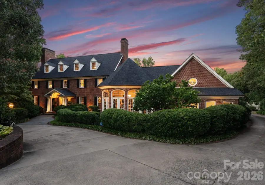 240 21st Avenue Drive Nw, Hickory, NC 28601 - #2