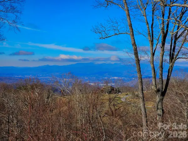 214 Summerset Drive, Hendersonville, NC 28792