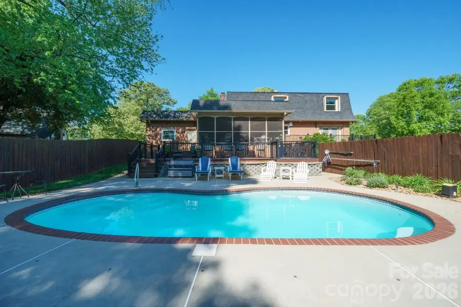 3740 6th Street Ne, Hickory, NC 28601 - #2