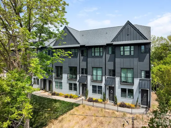 226 Sutton Park Lane, Charlotte, NC 28211