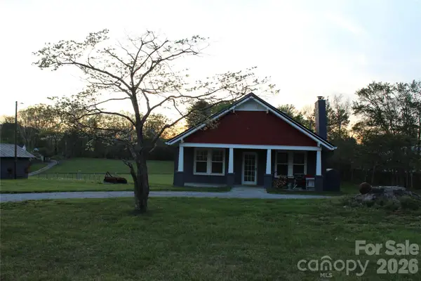 300 Banner Farm Road, Mills River, NC 28759