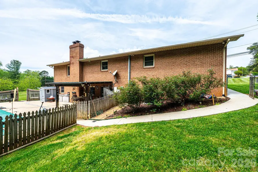 1250 21st Avenue Ne, Hickory, NC 28601 - #3