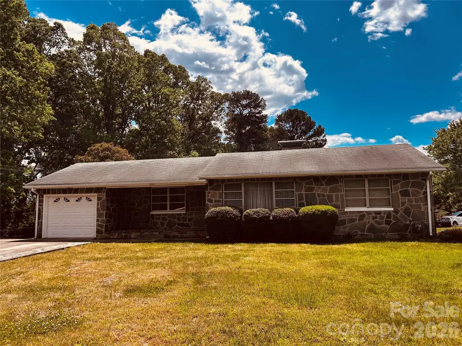 2525 13th Avenue Sw, Hickory, NC 28602 - #2