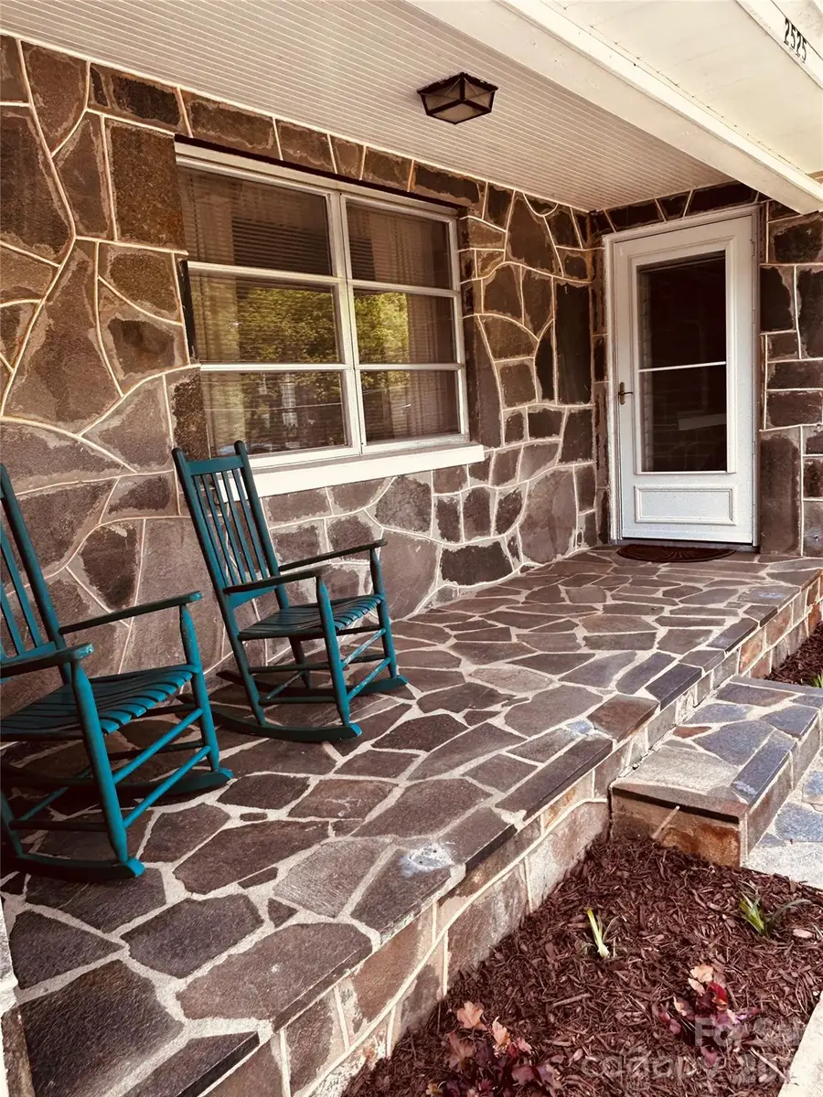 2525 13th Avenue Sw, Hickory, NC 28602 - #3