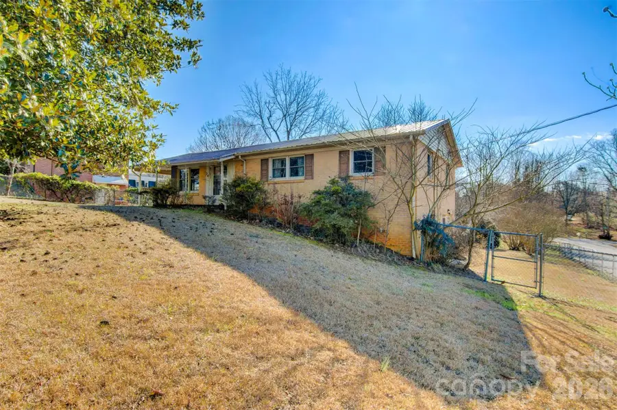 24 W Berkley Street, Granite Falls, NC 28630 - #2