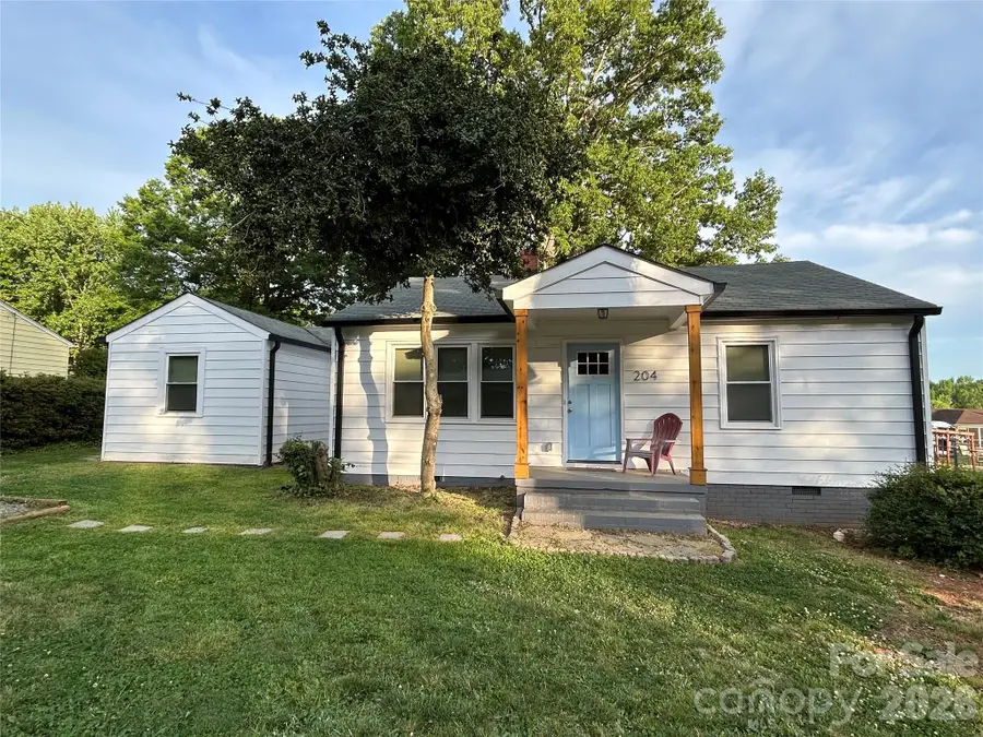 204 N Oak Street, Lowell, NC 28098 - #3