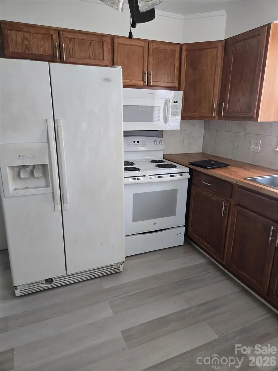 207 S Caldwell Avenue, Newton, NC 28658 - #3