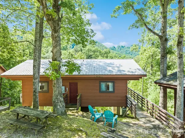 299 Blue Ridge Parkway, Bryson City, NC 28713