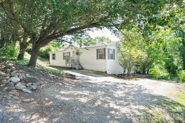 66 Green Oak Road, Asheville, NC 28804