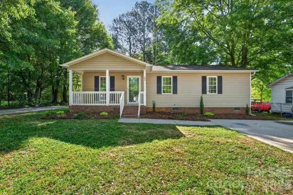 208 S Pasour Street, Dallas, NC 28034