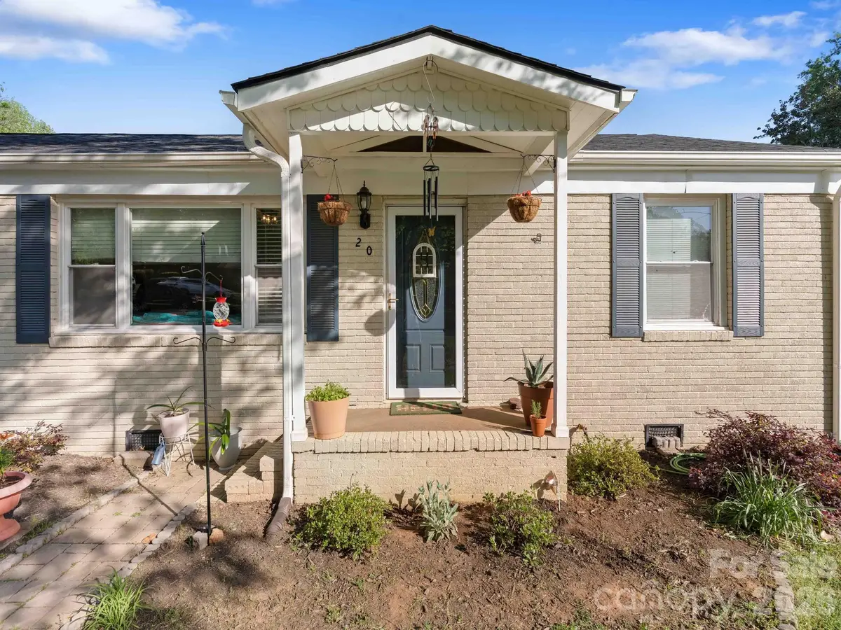 20 E Constance Street, Columbus, NC 28722 - #1