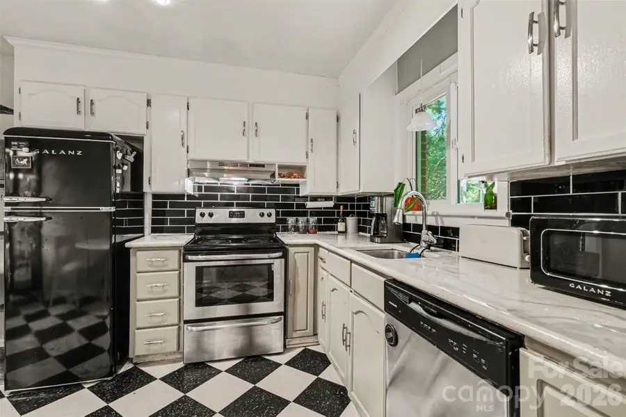 3942 Glenville Avenue, Charlotte, NC 28215 - #3