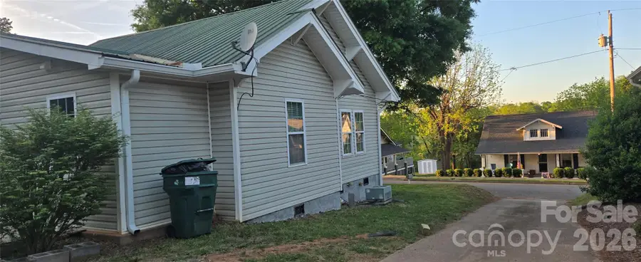 227 W B Street, Newton, NC 28658 - #3