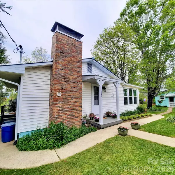 604 Substation Street, Hendersonville, NC 28792