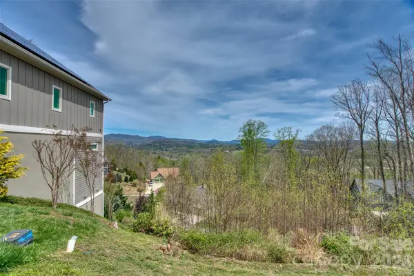 R4 Curtain Bluff, Hendersonville, NC 28791