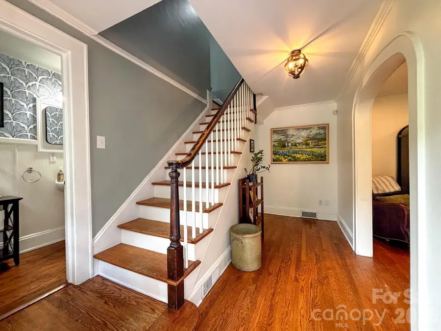 431 9th Street Nw, Hickory, NC 28601 - #2