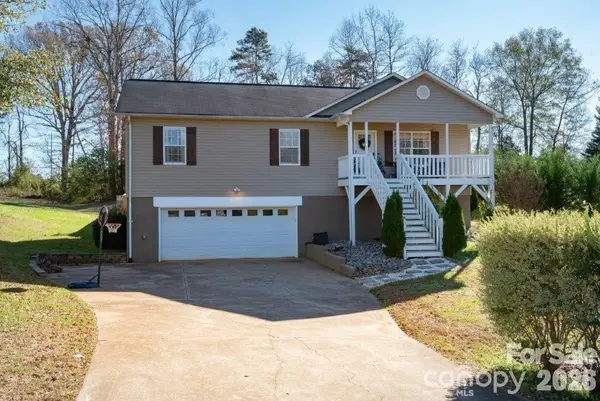 1896 Bakers Glade Lane, Hickory, NC 28602