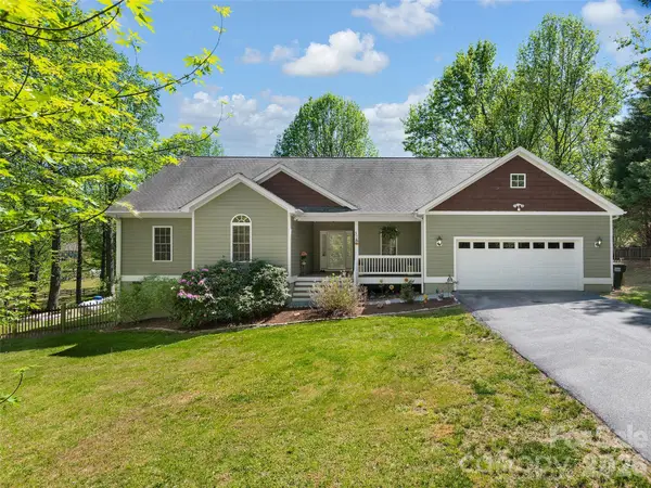 37 Crimson Lane, Hendersonville, NC 28792