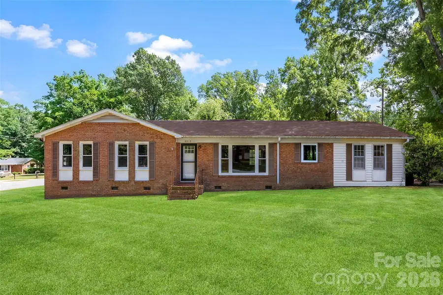 8315 Westbourne Drive, Charlotte, NC 28216 - #2