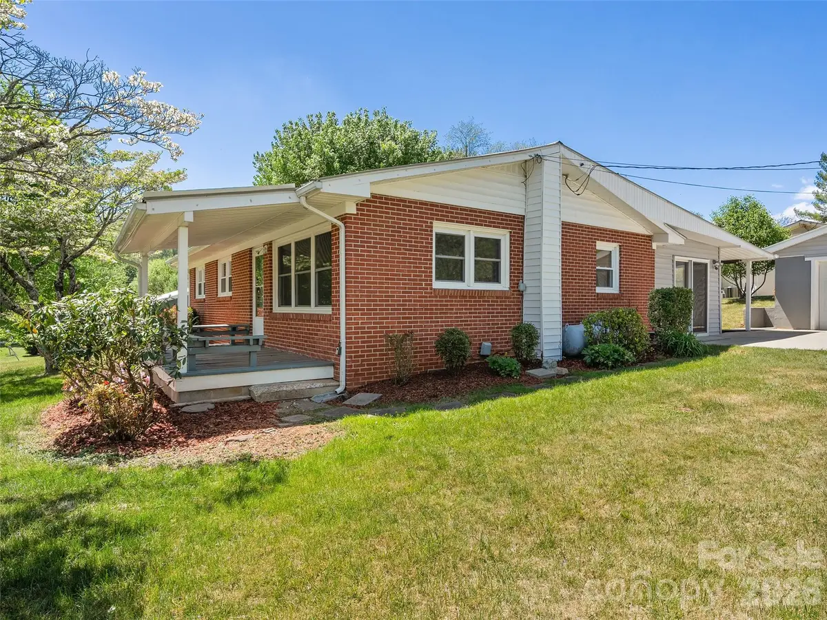 17 W Farley Street, Waynesville, NC 28786 - #1