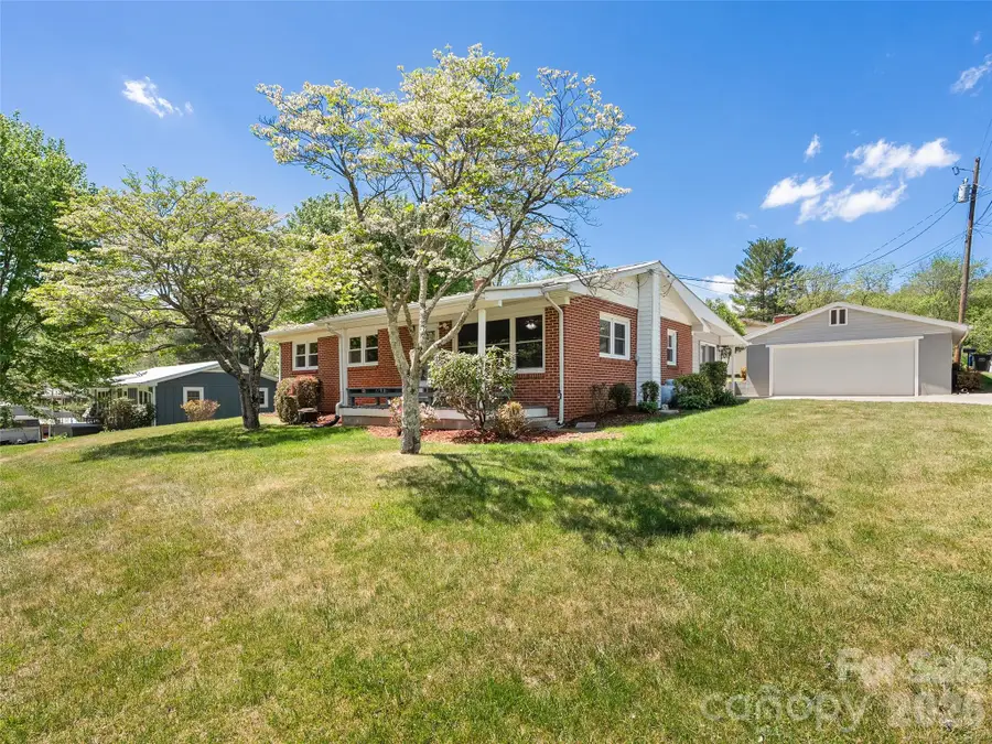 17 W Farley Street, Waynesville, NC 28786 - #2