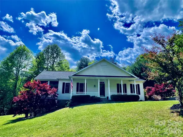 7 Curtis Drive, Hendersonville, NC 28739