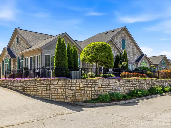 174 Summerfield Place, Flat Rock, NC 28731