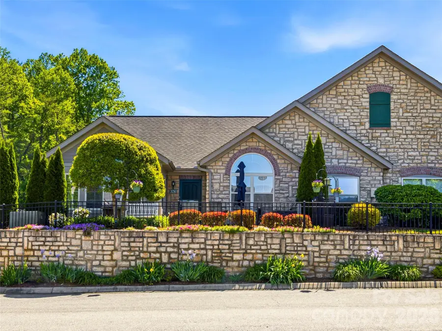 174 Summerfield Place, Flat Rock, NC 28731 - #2