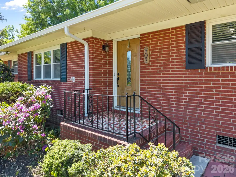 903 E Iredell Avenue, Mooresville, NC 28115 - #2