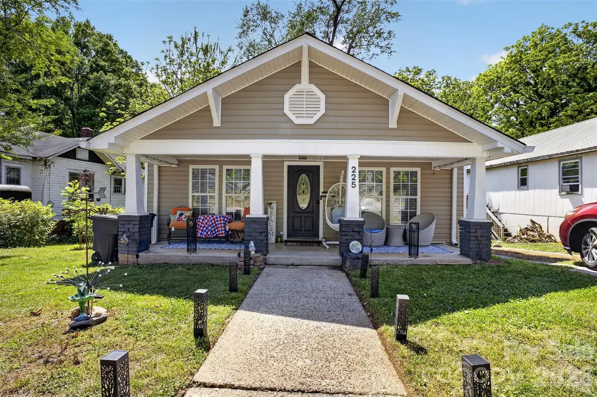 225 E End Avenue, Statesville, NC 28677 - #1