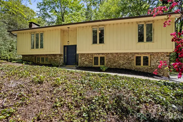 100 Greenbriar Avenue, Flat Rock, NC 28731