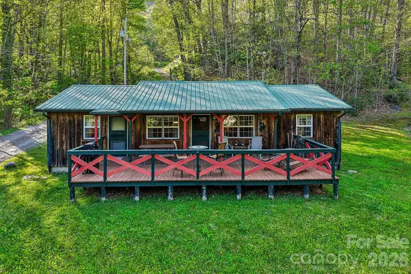 28 Mull Cove Road, Maggie Valley, NC 28751