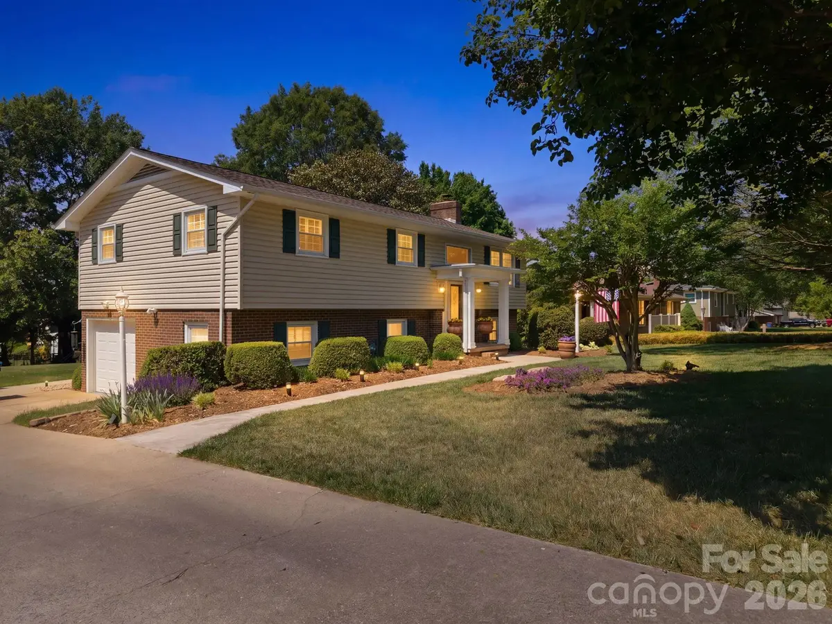 2340 24th Avenue Ne, Hickory, NC 28601 - #1