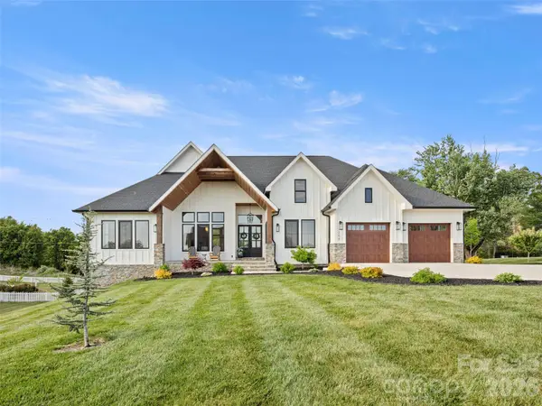 208 Majestic Ridge Road, Mills River, NC 28759