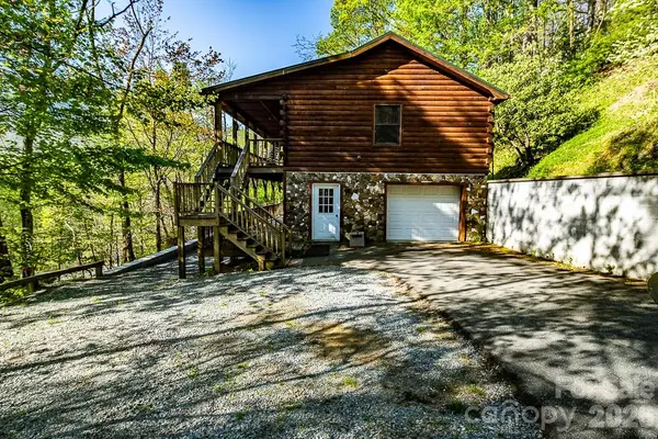 239 Dutch Treat Road, Banner Elk, NC 28504