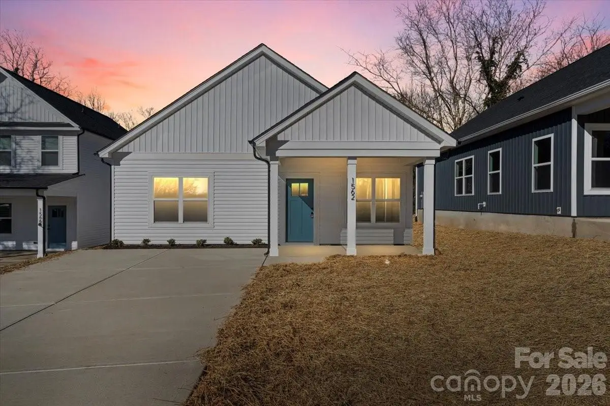 1562 7th Avenue Drive Sw, Hickory, NC 28602 - #1