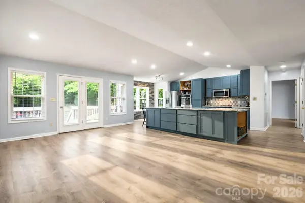 1011 Cambridge Court, Lenoir, NC 28645