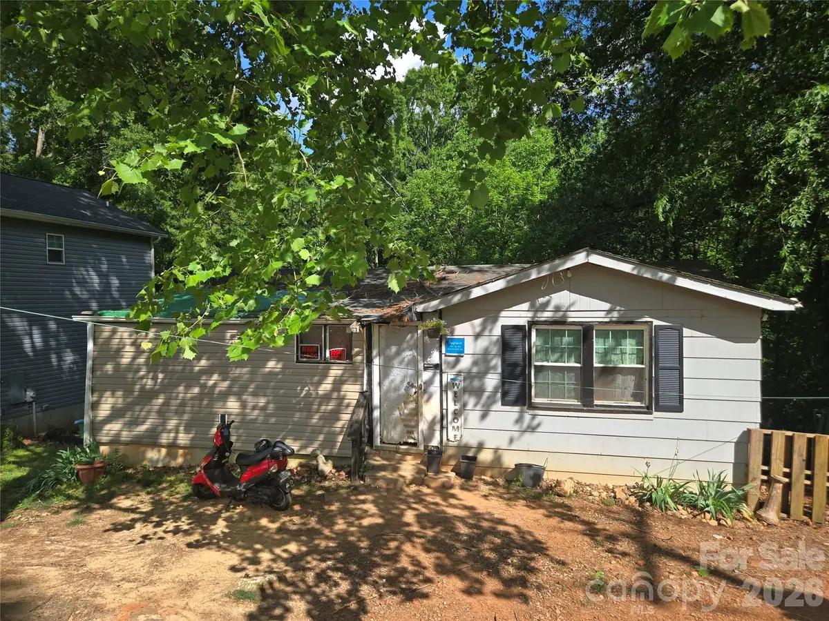 413 S Pinchback Avenue, Bessemer City, NC 28016 - #1