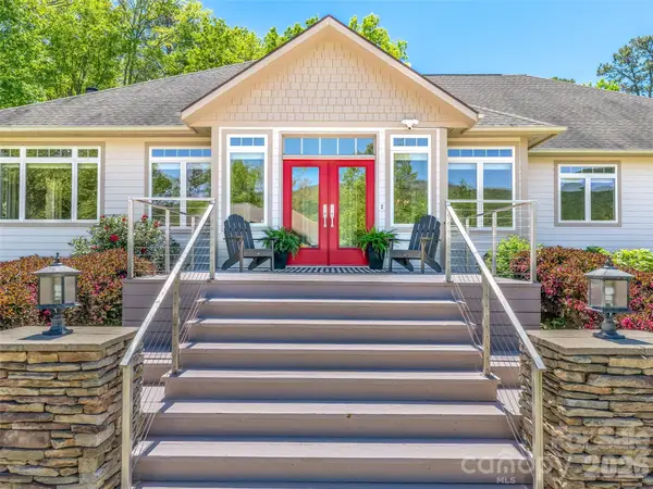 16 Chickadee Lane, Fairview, NC 28730