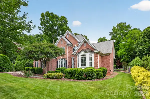 3100 Lakewood Edge Drive, Charlotte, NC 28269