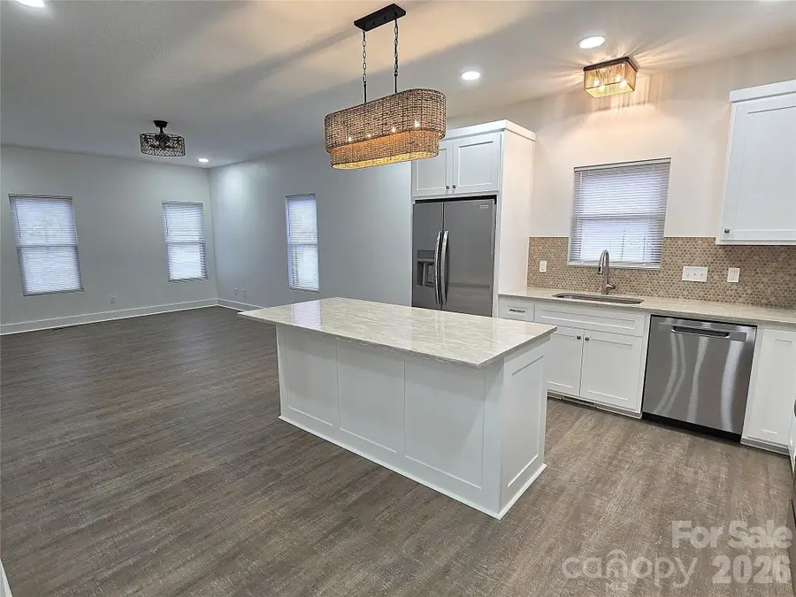 768 8th Street Ne, Hickory, NC 28601 - #3