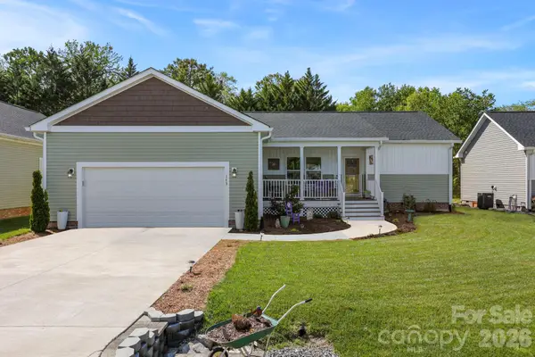 143 Beechnut Drive, Hendersonville, NC 28739