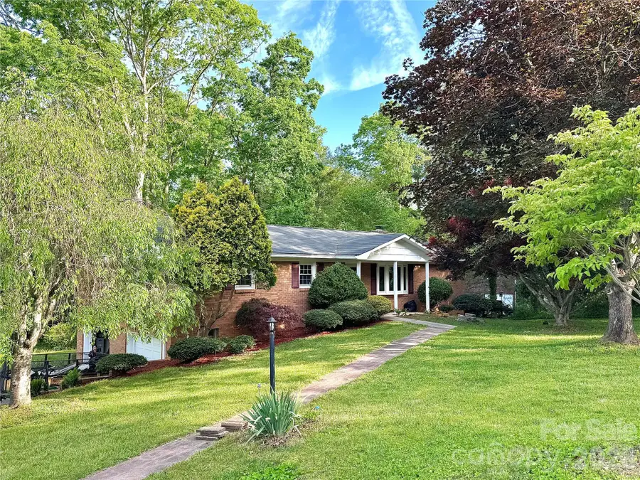 123 Castleton Lane, Hendersonville, NC 28791 - #2