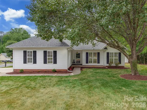 9221 Forest Green Drive, Charlotte, NC 28227