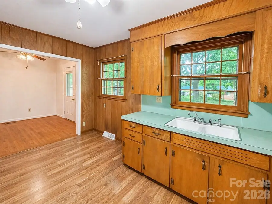 406 E L Street, Newton, NC 28658 - #2