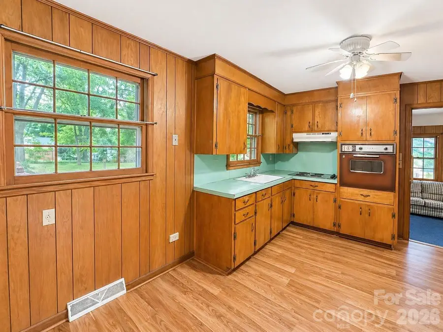 406 E L Street, Newton, NC 28658 - #3