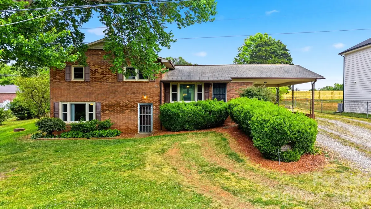 1329 33rd Street Se, Conover, NC 28613 - #1